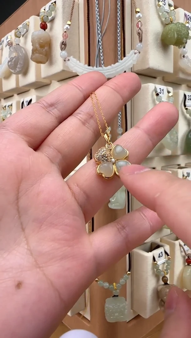 【闪购商品】和田玉吊坠(赠链)银S925镀金镶嵌四叶草吊坠