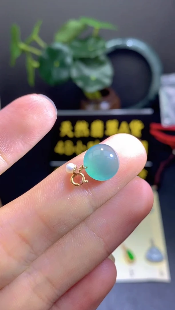 翡翠18K金镶嵌颈饰翡翠吊坠