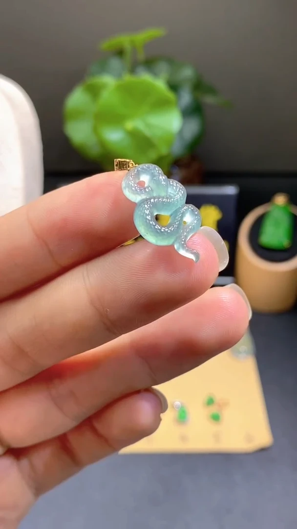 颈饰18K金镶嵌翡翠翡翠A货