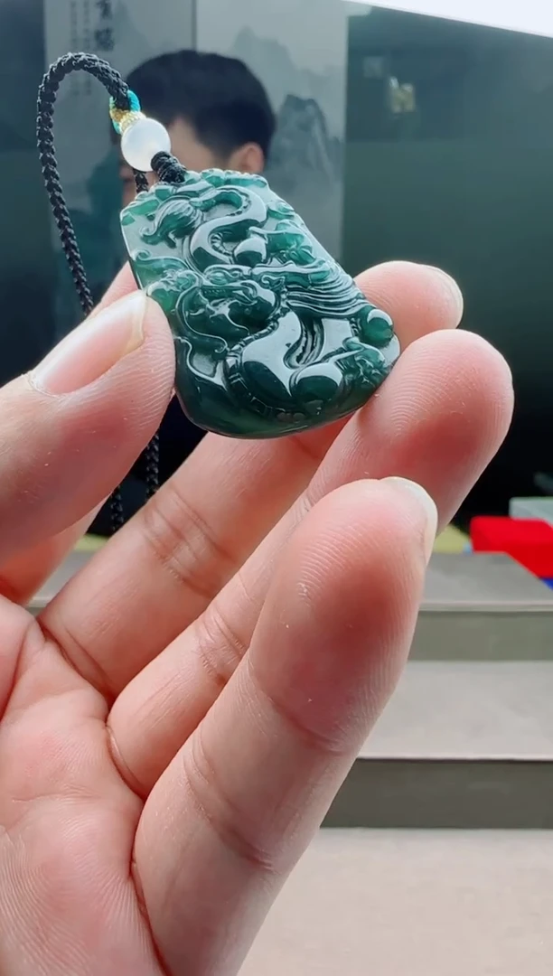 【闪购商品】翡翠颈饰未镶嵌小龙