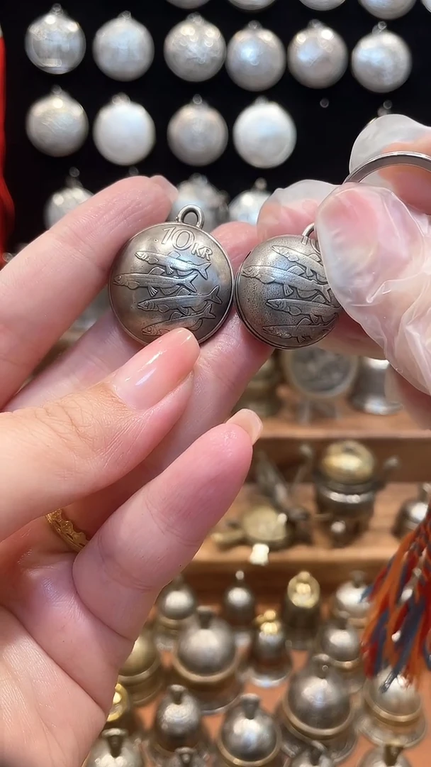 无铁合金无铁合金黑*冰岛十克朗飞盘加十克朗圆铃
