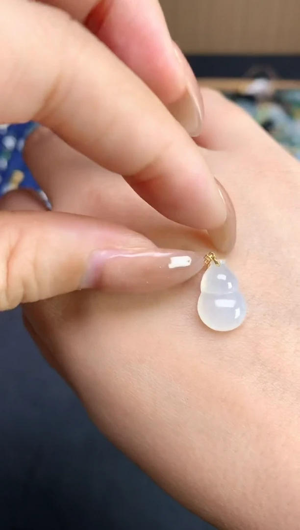 颈饰18K金镶嵌翡翠2025120101