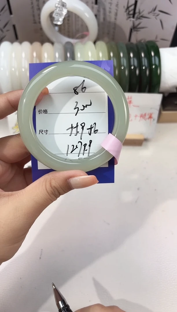 未镶嵌手镯和田玉葡萄肉86