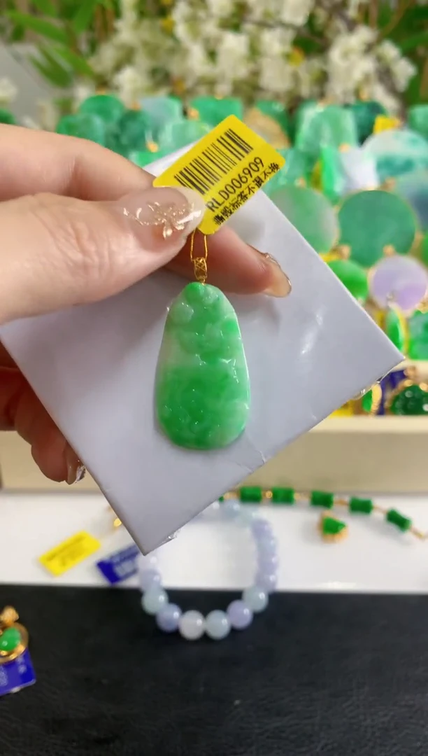 吊坠(不含链)18K金镶嵌翡翠挂件