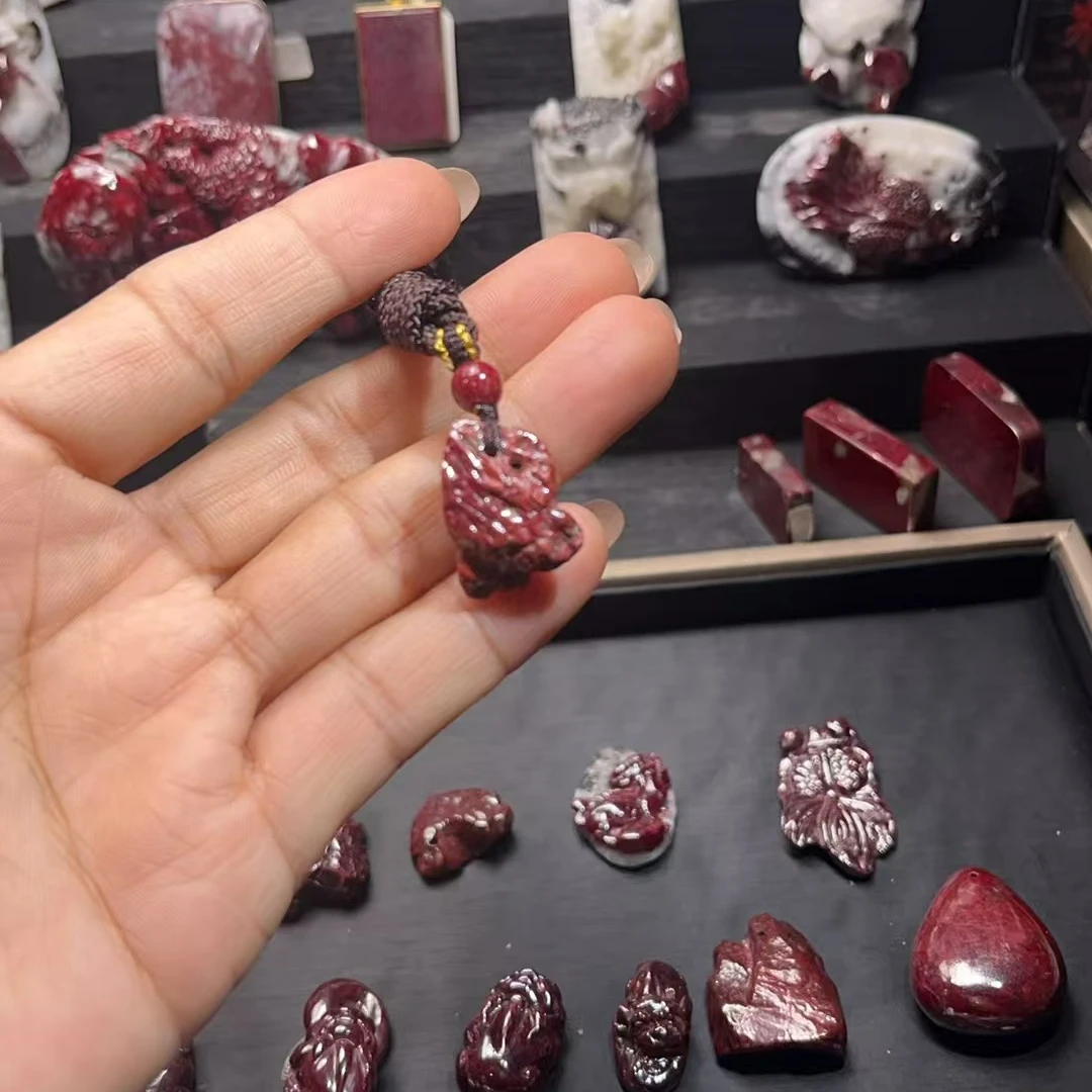 天然辰砂天然朱砂原矿无根砂吊坠