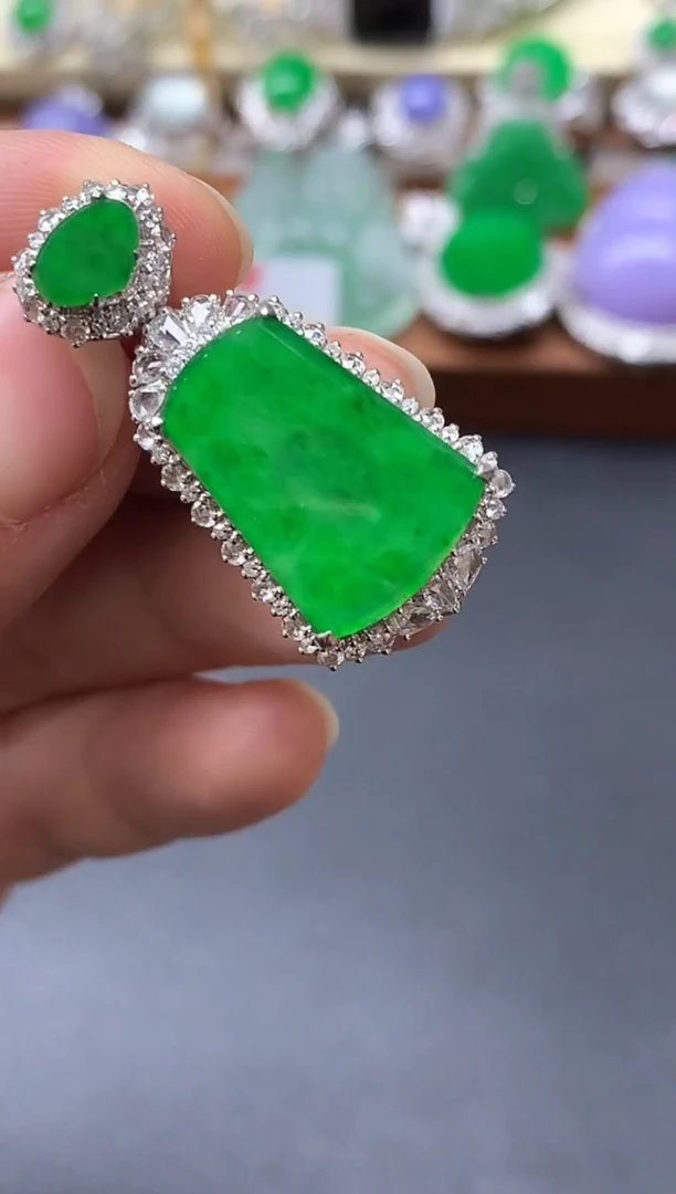 颈饰18K金镶嵌翡翠331中国好珍宝