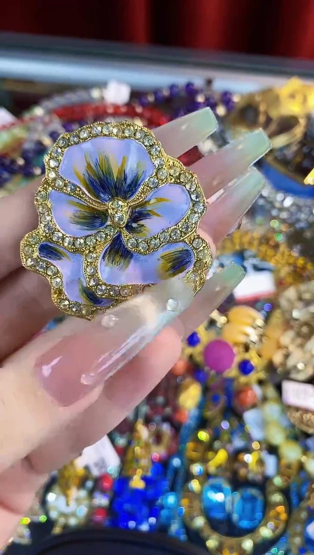 瓷片楚楚中古珠宝甄选不退换