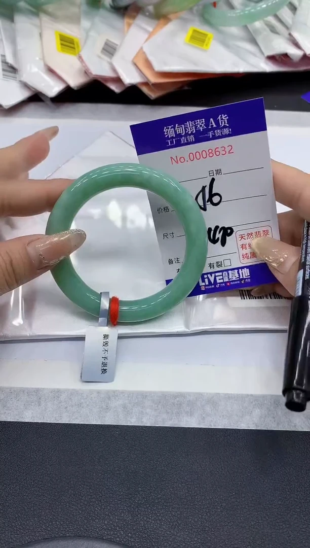 翡翠手镯未镶嵌32缅甸翡翠手镯