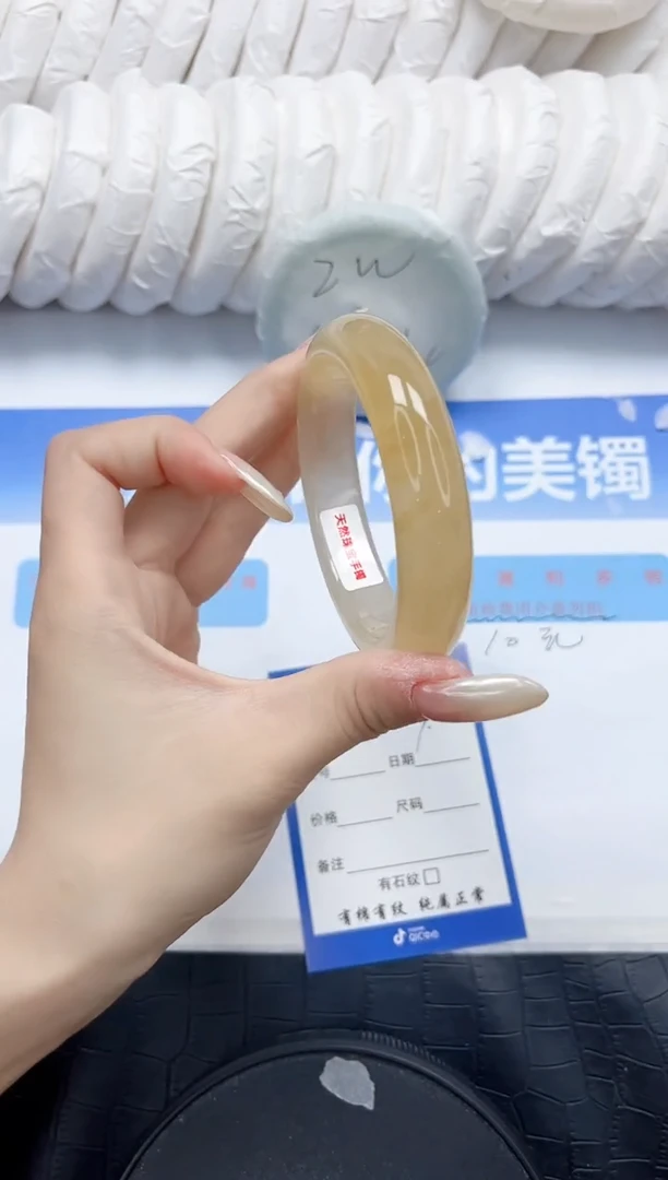 石英质玉手镯未镶嵌153-58