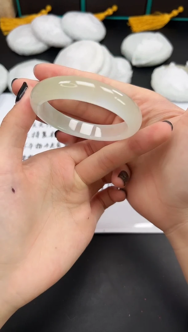 精品手镯礼盒装，一物一拍：95