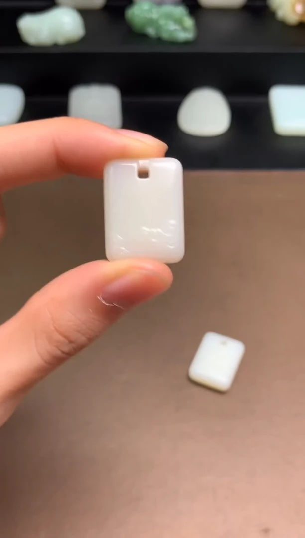 颈饰未镶嵌和田玉4  带结构