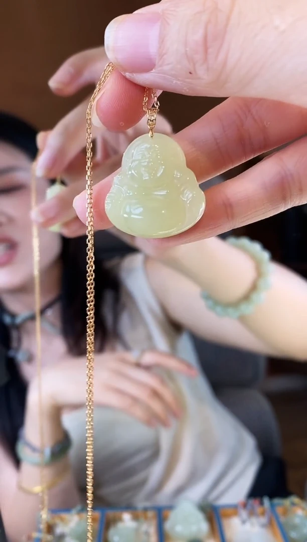 和田玉未镶嵌颈饰黄口25点位金扣头佛公