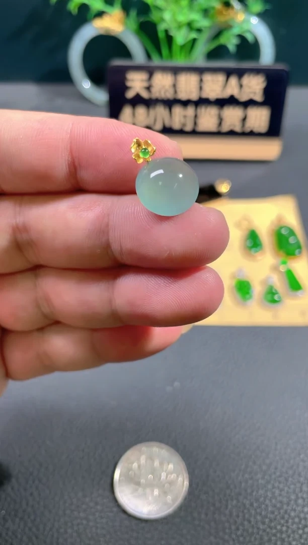 翡翠18K金镶嵌颈饰翡翠