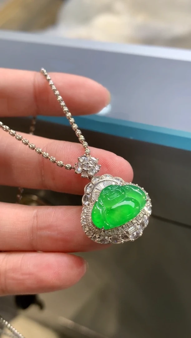 吊坠(不含链)18K金镶嵌翡翠Q156|23800