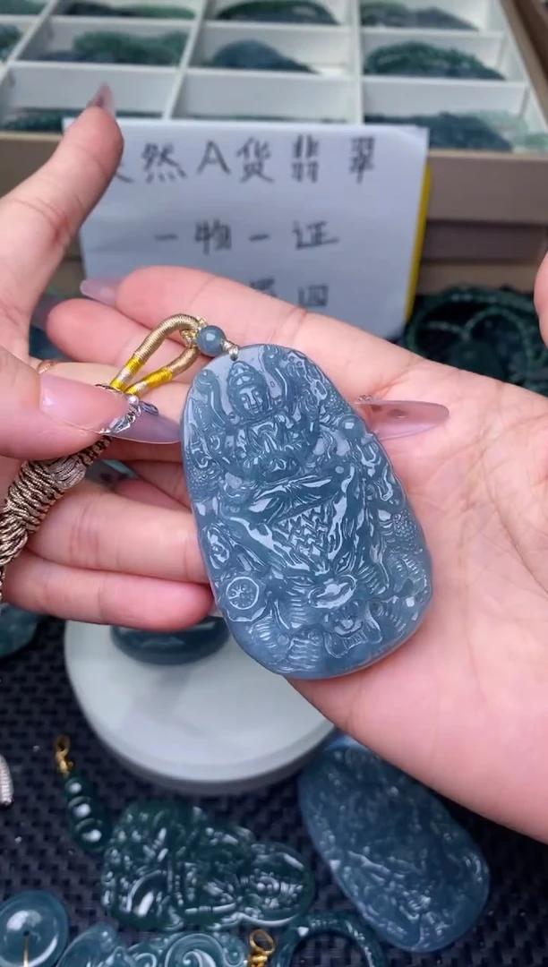 翡翠未镶嵌颈饰