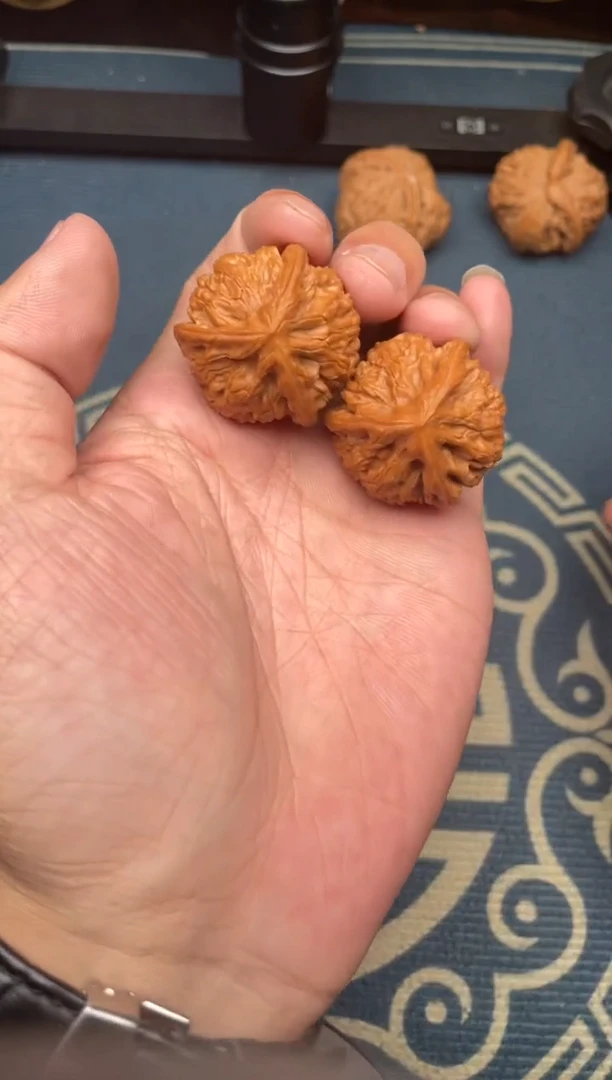 文玩核桃吊坠文山三棱30+