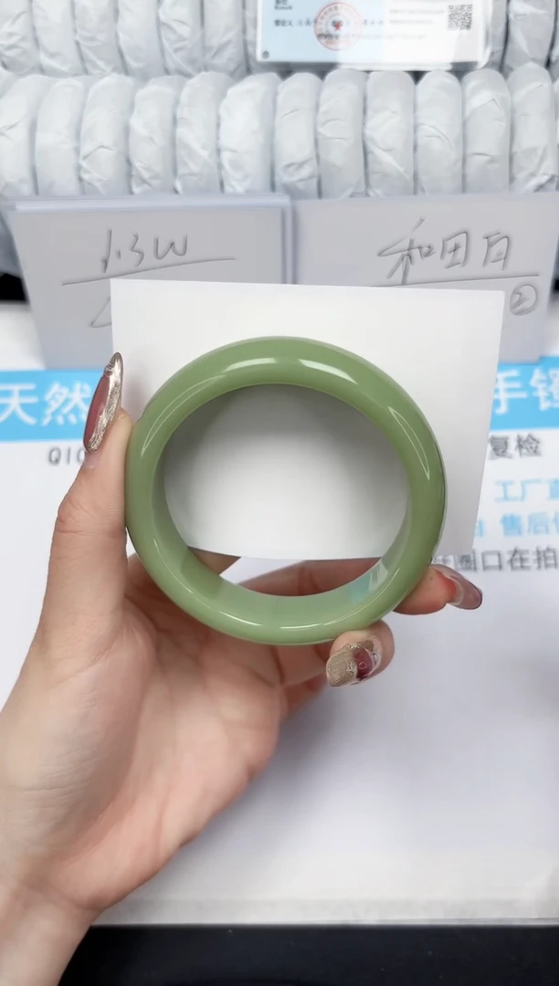 【闪购商品】石英质玉手镯未镶嵌270-`64.1