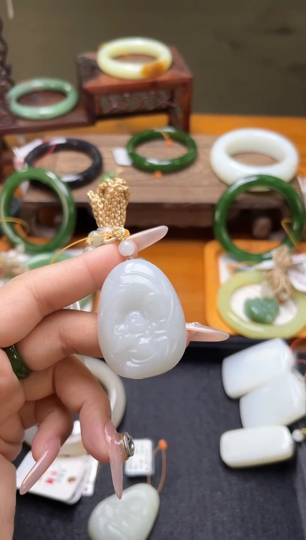 吊坠(不含链)未镶嵌和田玉新疆米达 逍遥佛