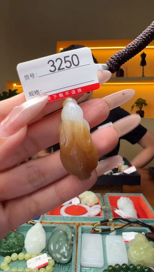 颈饰未镶嵌和田玉1