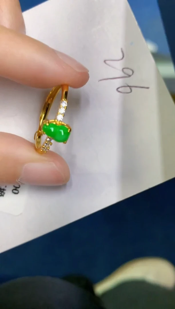 翡翠未镶嵌颈饰000000000