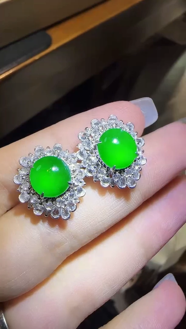 翡翠18K金镶嵌耳饰蛋面