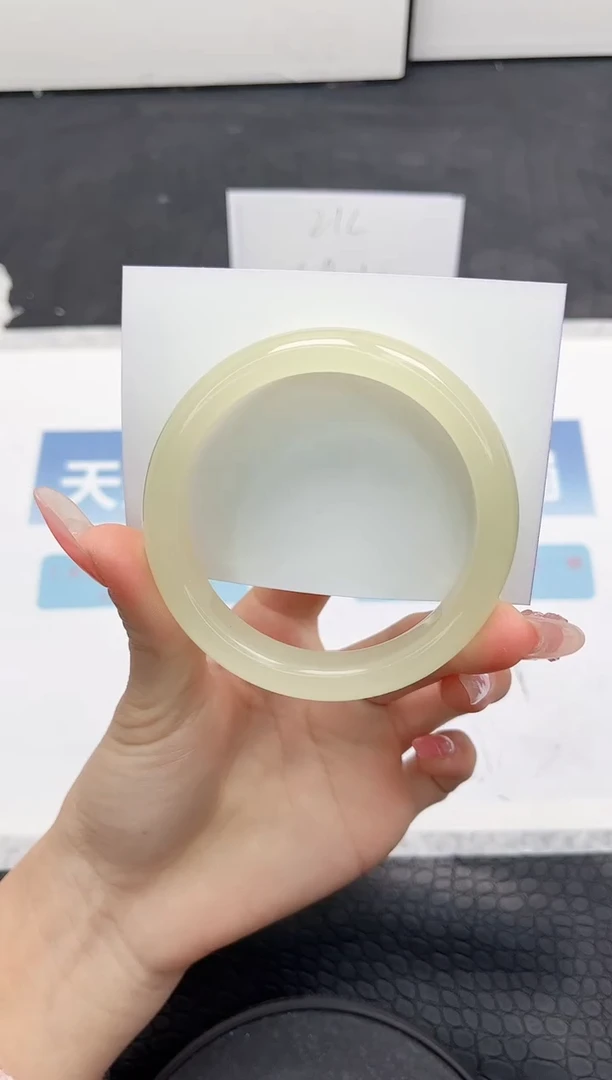 【闪购商品】石英质玉手镯未镶嵌16-58.3