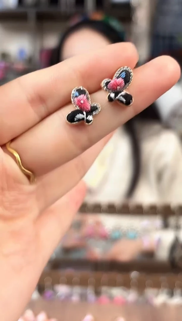 织绣民族风非遗老绣饰品519