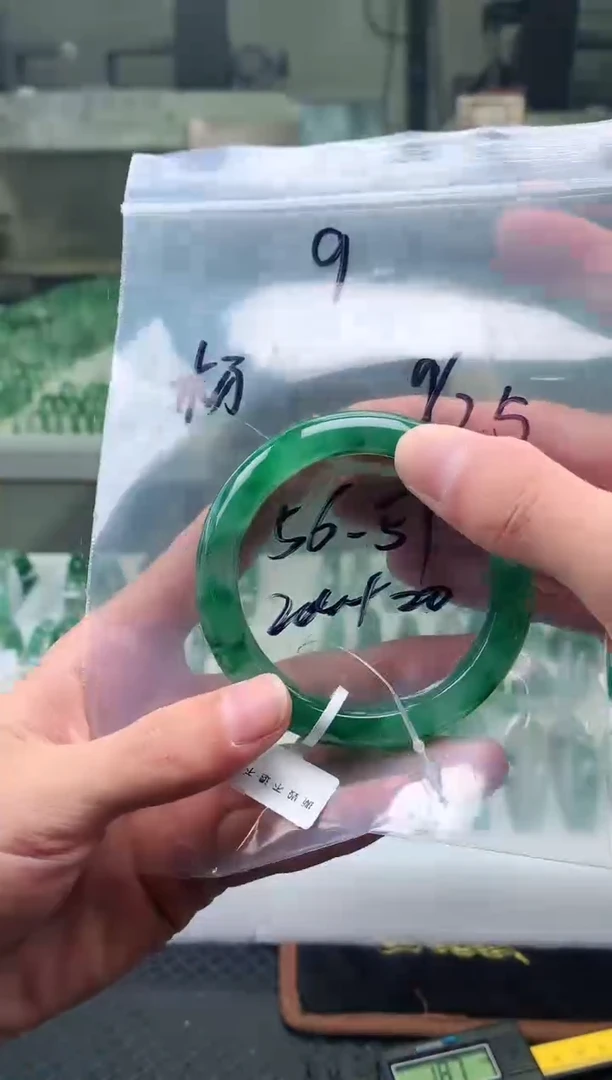未镶嵌非洲翠手镯石英质玉非洲翠手镯56-57圈口9号