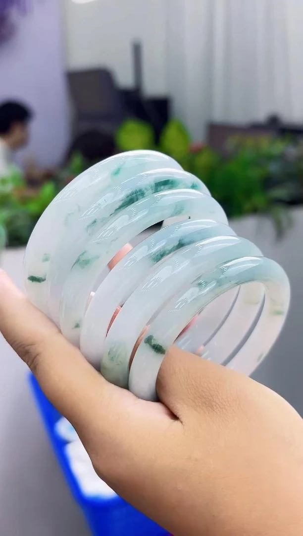 【大李珠宝】翡翠手镯多样性发其一kc---W1021