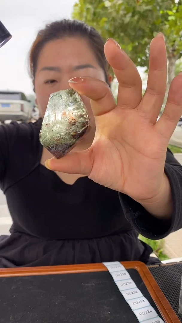 未镶嵌珠宝半成品水晶幽灵随形D226