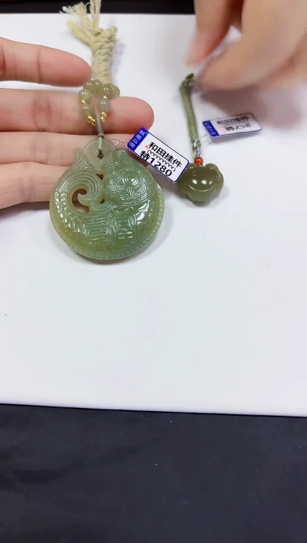 颈饰未镶嵌和田玉挂件