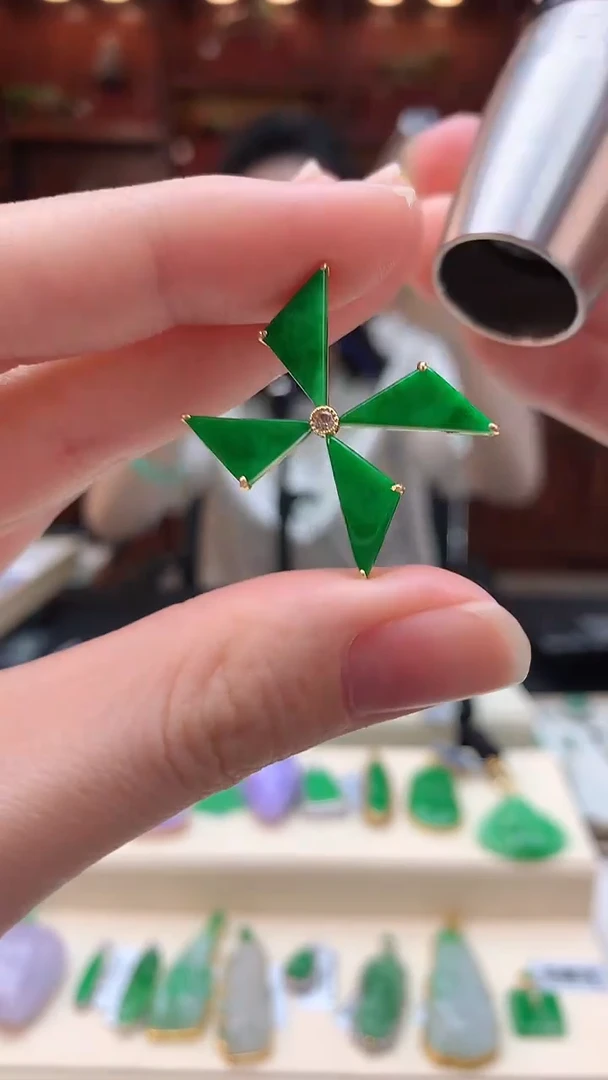 【闪购商品】翡翠颈饰18K金镶嵌赠礼盒证书 敏