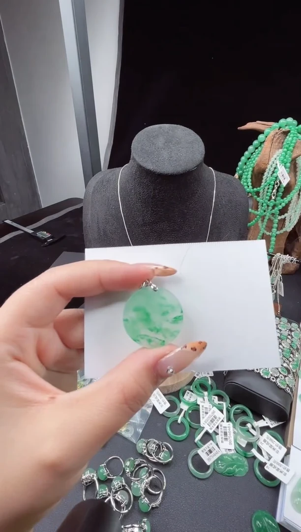 吊坠(赠链)银S925镶嵌石英质玉（非洲翠）29.98无事牌