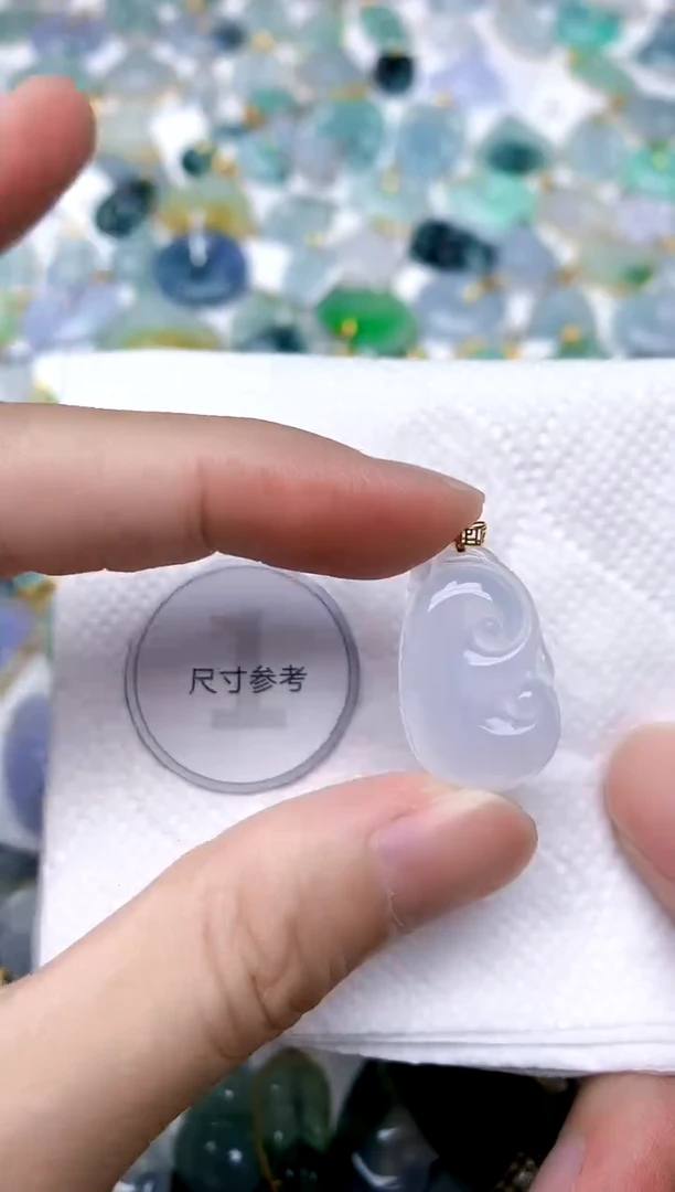 颈饰18K金镶嵌翡翠天然A货翡翠