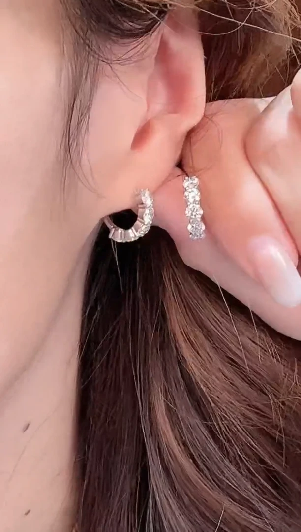 18K金镶嵌实验室培育钻石耳饰五钻耳圈k白