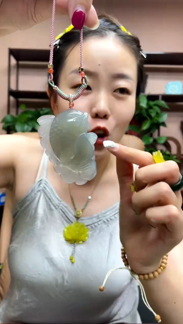 岫玉未镶嵌吊坠·