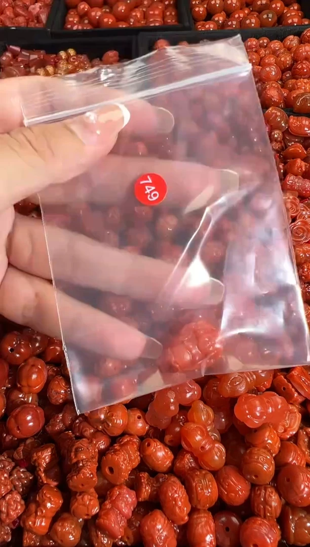 颈饰未镶嵌南红玛瑙1