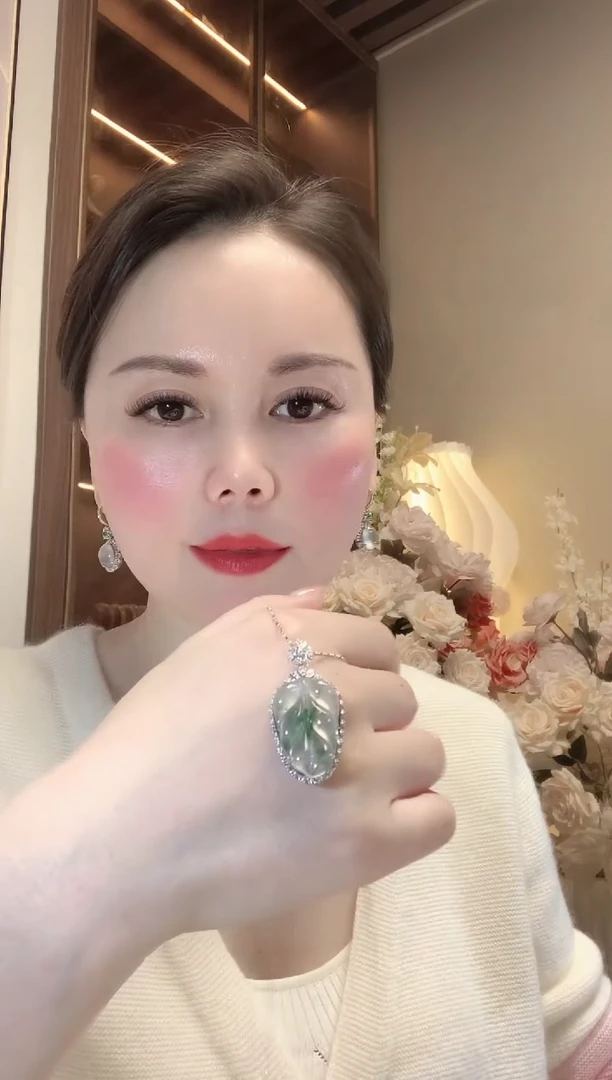 【闪购商品】翡翠吊坠(不含链)18K金镶嵌A34 