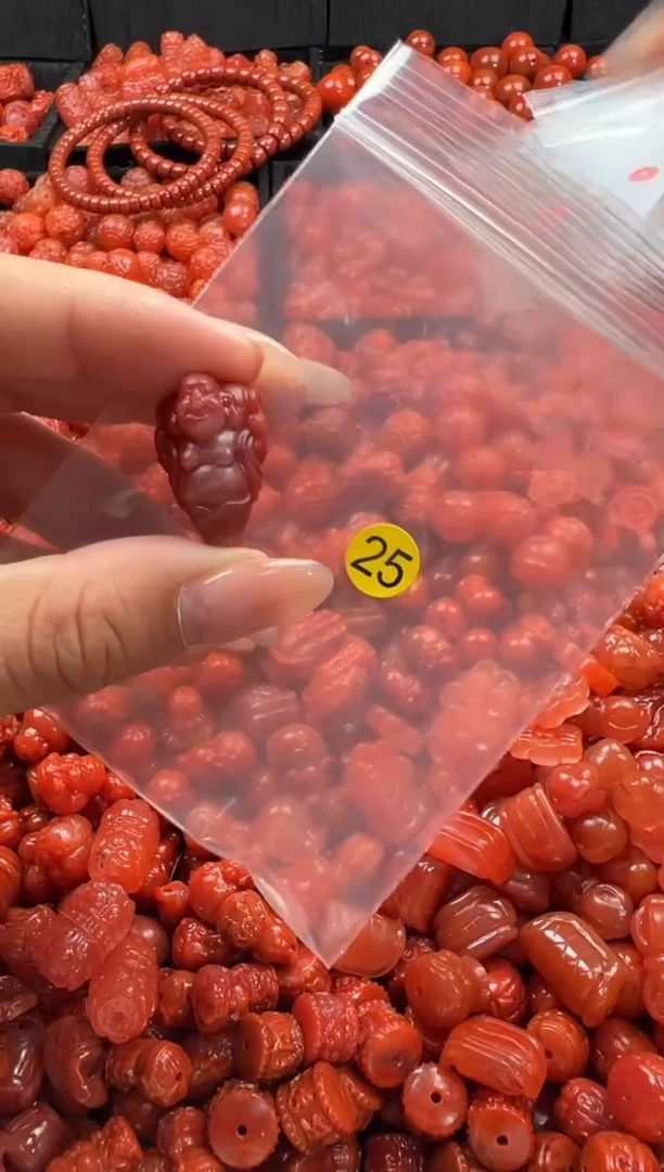 颈饰未镶嵌南红玛瑙1