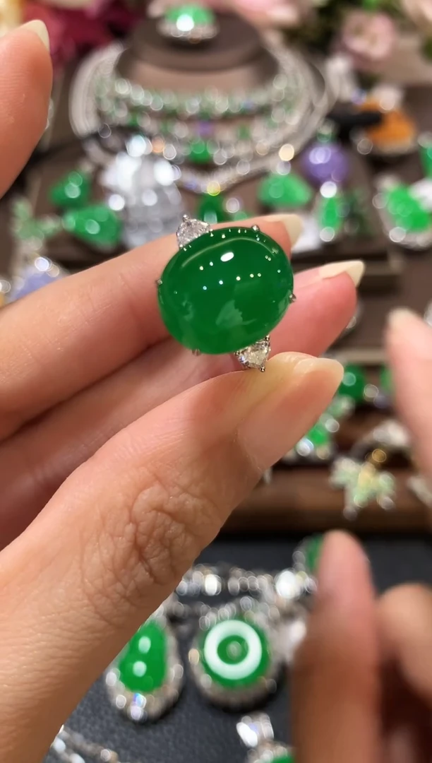 18K金镶嵌戒指翡翠爱*z136