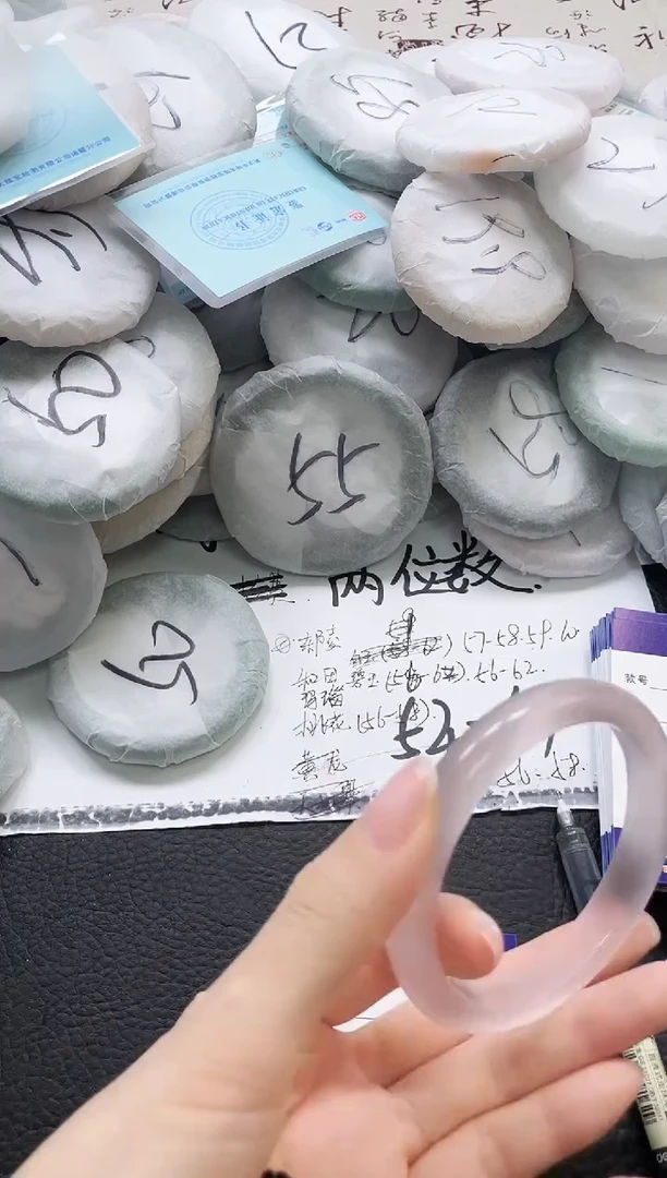 未镶嵌手镯石英质玉180-64