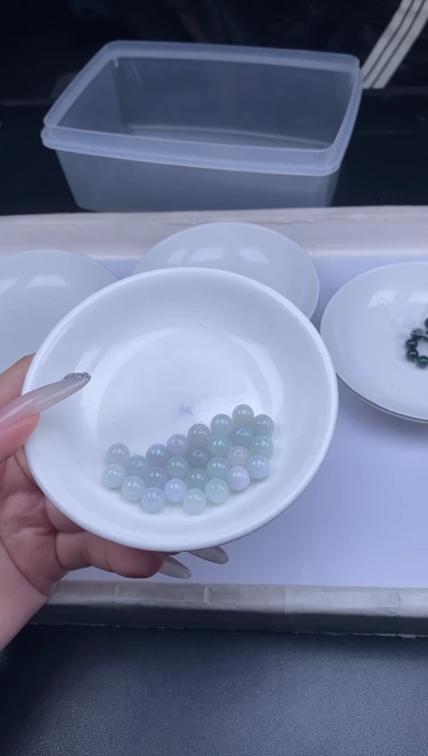 颈饰未镶嵌翡翠散珠批发多样性发货