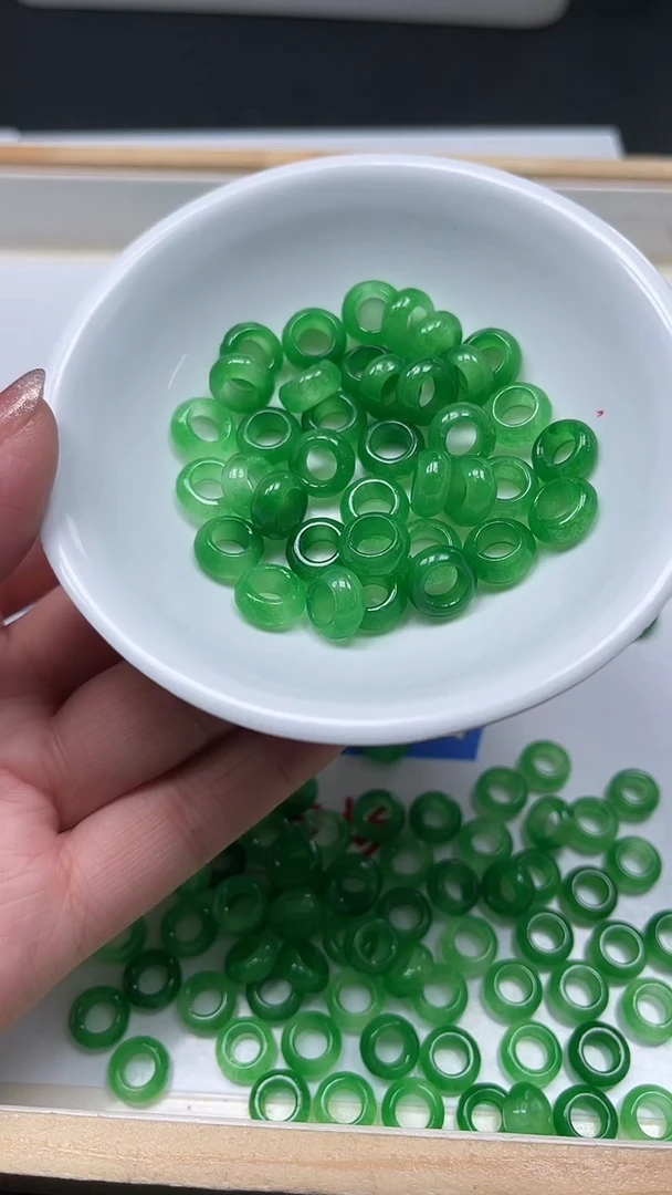 未镶嵌散珠玛瑙/玉髓M930 冰绿 甜甜圈内5mm10颗5元