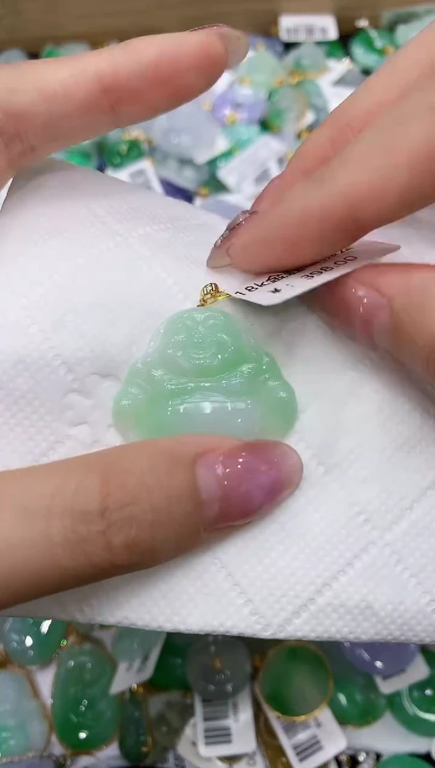 翡翠18K金镶嵌颈饰111111111111