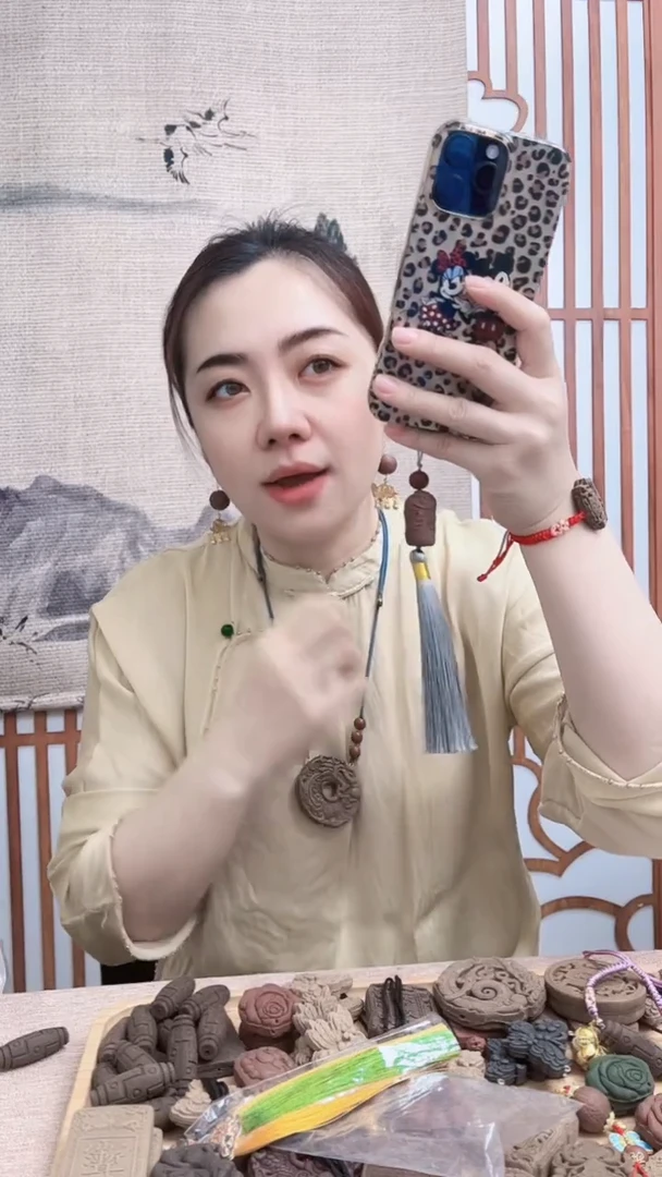 泥塑楼兰少女  手机挂件 灰色流苏