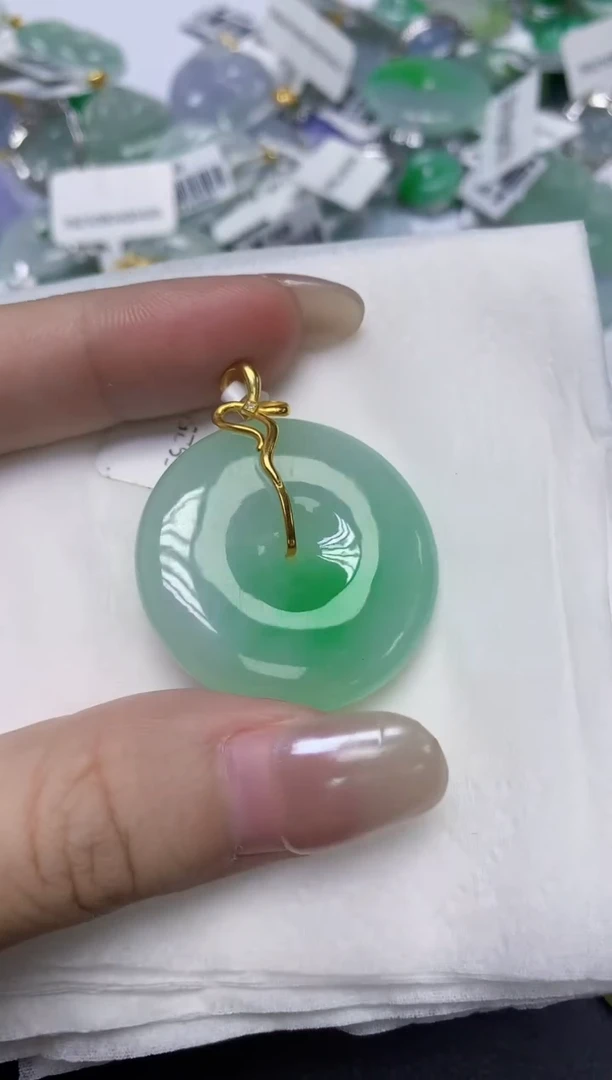 颈饰18K金镶嵌翡翠天然缅甸翡翠A货多样性发一件