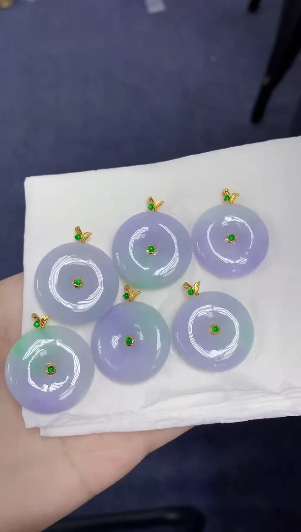 翡翠18K金镶嵌颈饰天然缅甸翡翠A货多样性发其一