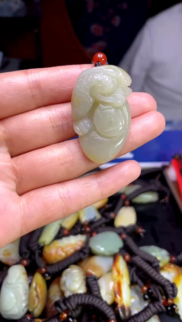 和田玉未镶嵌颈饰1