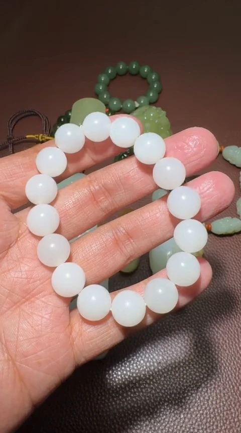 未镶嵌和田玉把件易****墨和田玉