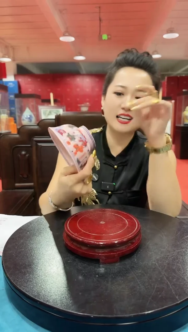 陶瓷红稀土童子闹元宵碗